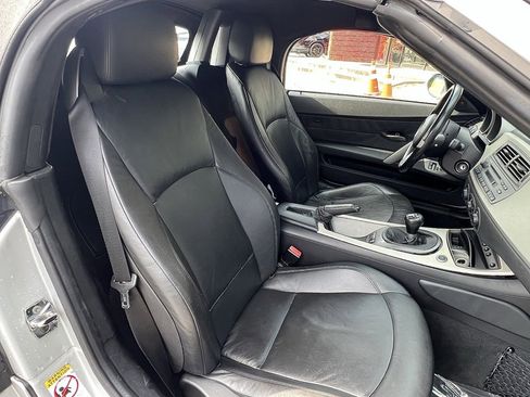 Used 2003 BMW Z4 2.5i image 31