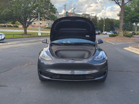 Used 2025 Tesla Model Y Long Range RWD image 3