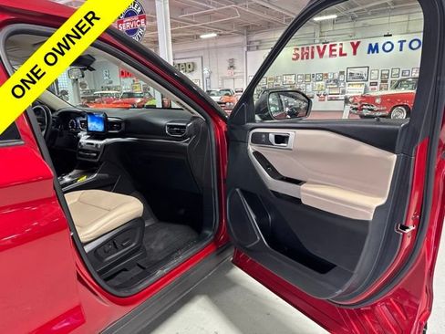 Used 2022 Ford Explorer XLT w/ Equipment Group 202A AWD/4WD image 41