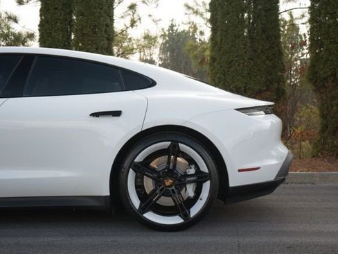 Used 2022 Porsche Taycan image 5