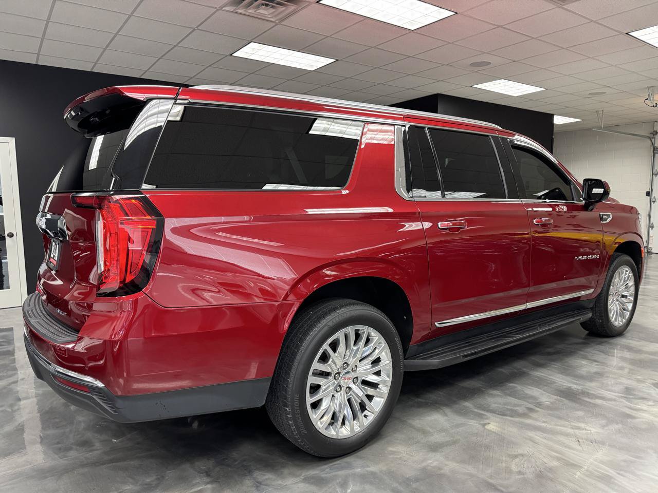 Used 2022 GMC Yukon XL SLT AWD/4WD image 9