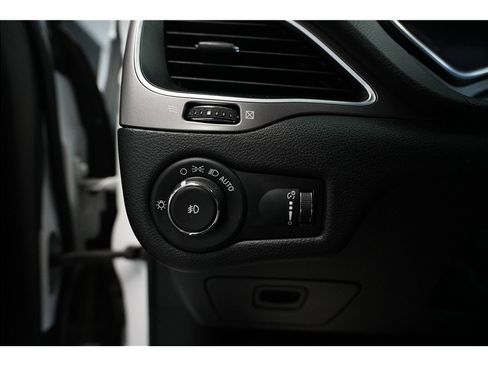 Used 2019 Jeep Cherokee Latitude w/ Popular Appearance Group image 17