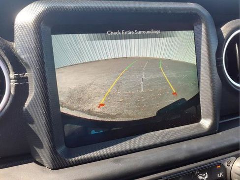 Used 2022 Jeep Wrangler Unlimited Sahara w/ Cold Weather Group AWD/4WD image 10