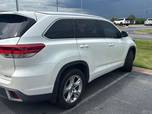 Used 2018 Toyota Highlander Limited FWD image 12