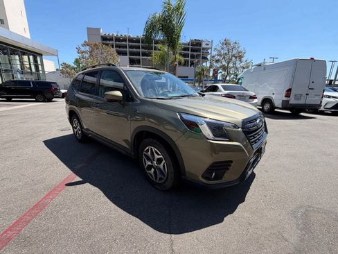 Used 2024 Subaru Forester Premium AWD/4WD image 3