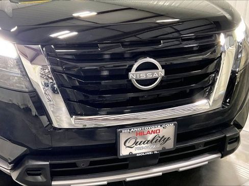 Used 2025 Nissan Pathfinder SL AWD/4WD image 31