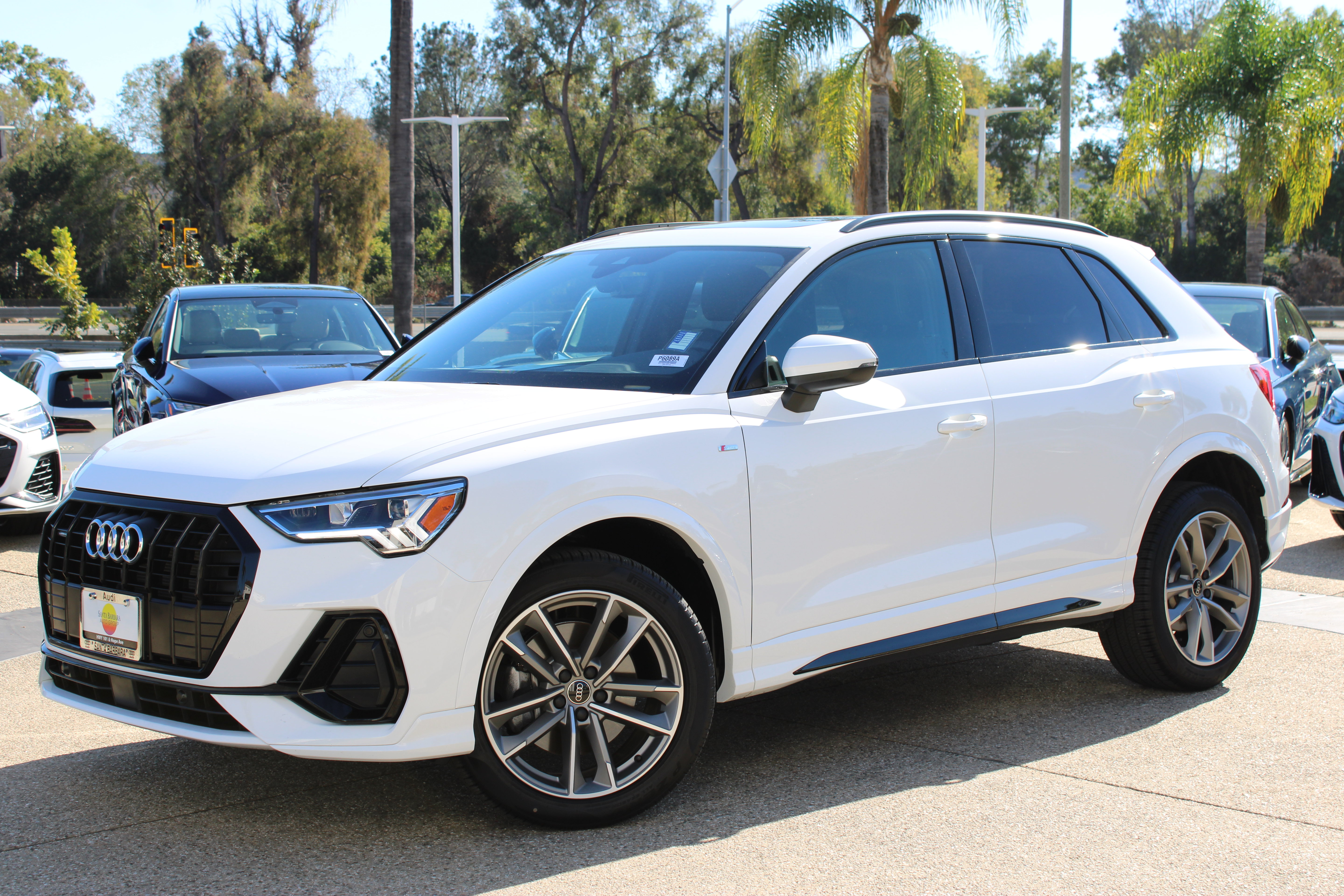 Used 2025 Audi Q3 2.0T Premium w/ Convenience Package AWD/4WD image 1