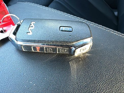 Used 2023 Kia Sorento EX image 29