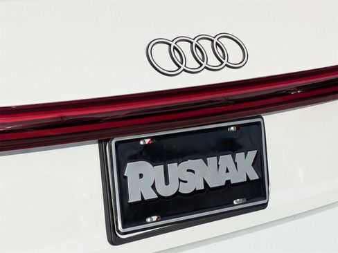 Used 2024 Audi Q8 e-tron Premium image 19