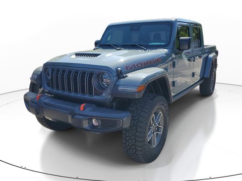Used 2025 Jeep Gladiator Mojave AWD/4WD image 2