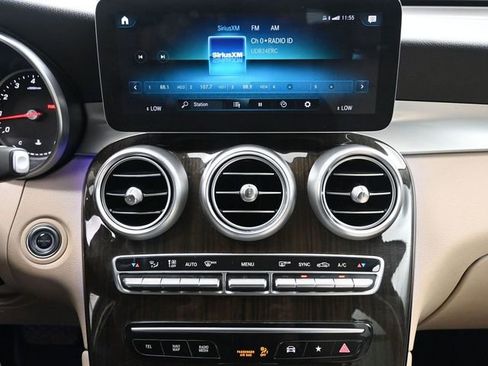 Used 2022 Mercedes-Benz GLC 300 w/ Premium Package Lite image 11