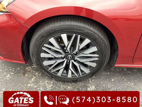 Used 2025 Nissan Altima 2.5 SV FWD image 29
