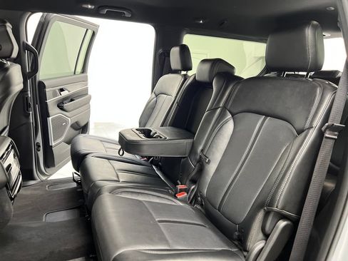 Used 2024 Jeep Wagoneer Series II w/ Flexible Seating Group AWD/4WD image 16