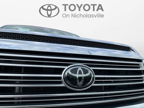 Used 2021 Toyota Tundra Limited w/ Limited Premium Package image 18