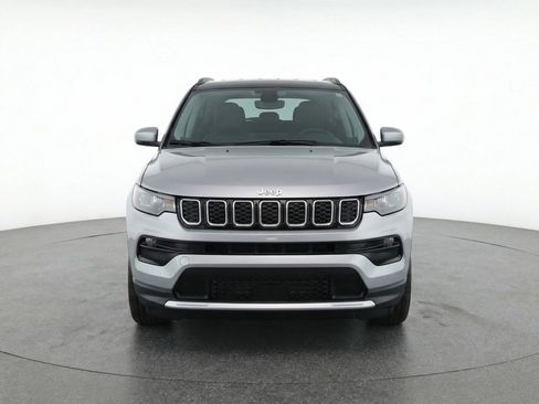Used 2025 Jeep Compass Limited AWD/4WD image 2
