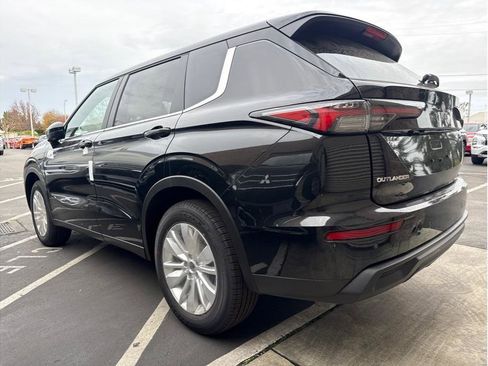 New 2026 Mitsubishi Outlander ES image 6