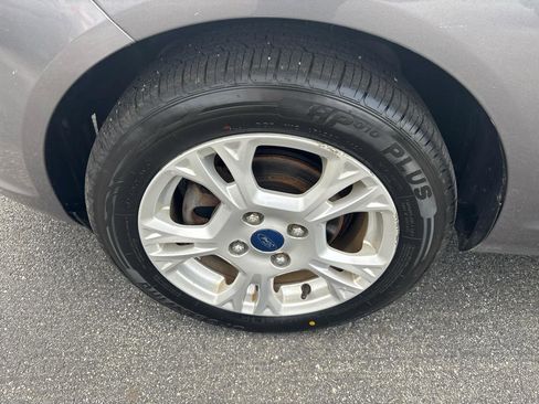 Used 2014 Ford Fiesta SE image 25