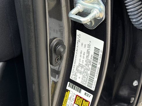 Used 2021 Toyota Tacoma TRD Off-Road w/ Technology Package AWD/4WD image 19
