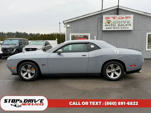 Used 2021 Dodge Challenger SXT image 2
