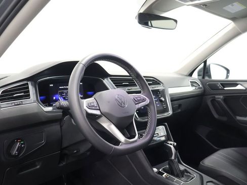 Used 2023 Volkswagen Tiguan SE image 15