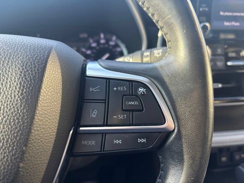 Used 2020 Toyota Highlander XLE AWD/4WD image 15