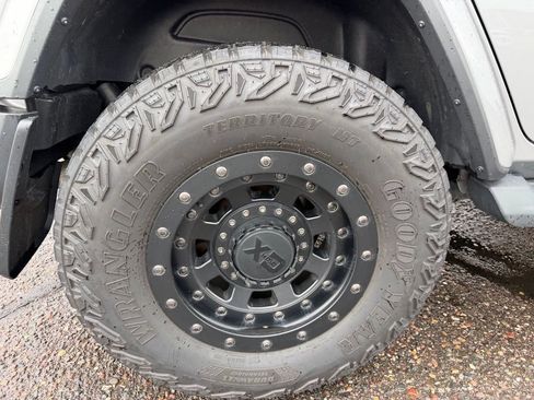 Used 2018 Jeep Wrangler Unlimited Sahara AWD/4WD image 18