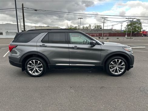 Used 2025 Ford Explorer Platinum w/ Ultimate Package AWD/4WD image 8