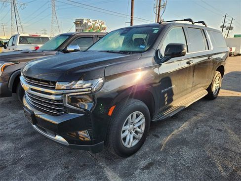 Used 2023 Chevrolet Suburban LT w/ Luxury Package image 3