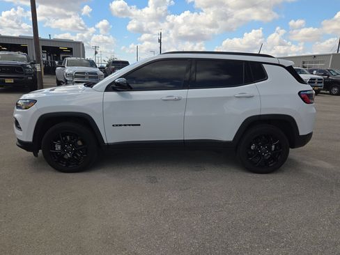 Used 2025 Jeep Compass Latitude w/ Altitude Special Edition AWD/4WD image 6