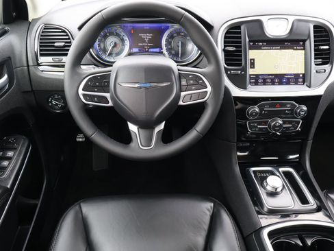 Used 2023 Chrysler 300 Touring L w/ Popular Equipment Group image 9