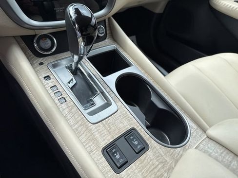 Used 2024 Nissan Murano SV image 16