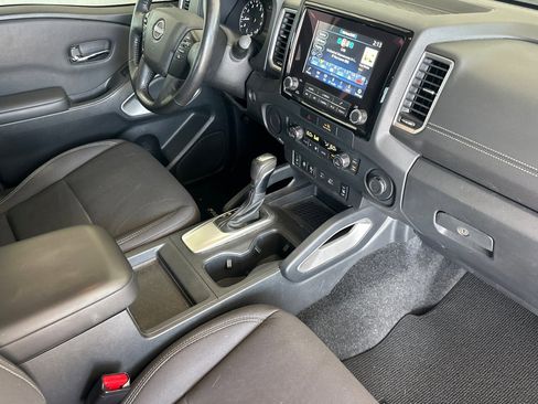Certified 2022 Nissan Frontier SV image 15