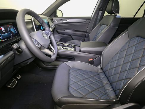 New 2026 Volkswagen Atlas Cross Sport SEL Premium R-Line image 25