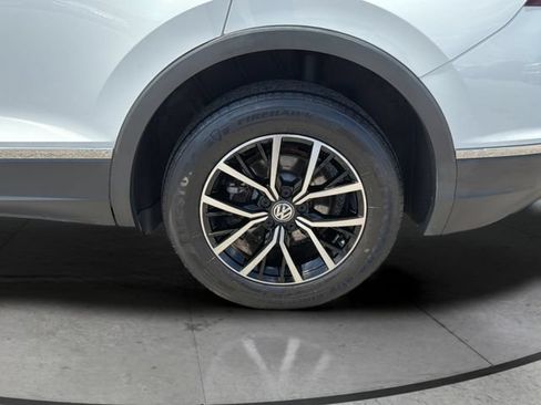 Used 2021 Volkswagen Tiguan SE w/ Panoramic Sunroof Package AWD/4WD image 29