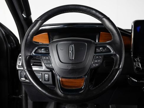 Used 2019 Lincoln Navigator Reserve image 33