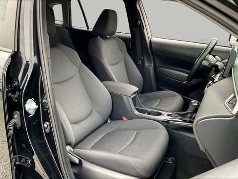 Used 2023 Toyota Corolla Cross LE FWD image 9