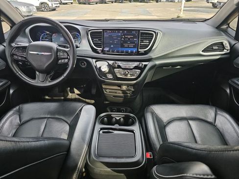 Used 2021 Chrysler Pacifica Touring-L w/ Uconnect Theater Family Group image 15