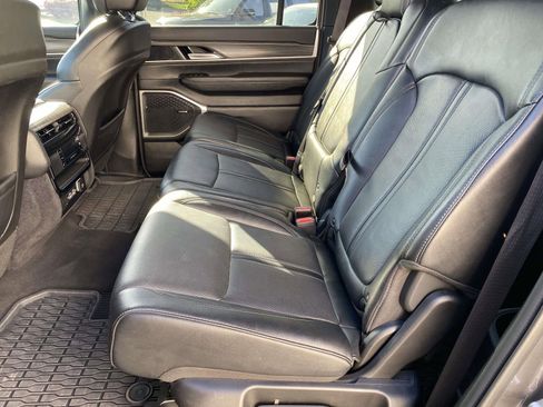 Used 2024 Jeep Wagoneer L Series II w/ Flexible Seating Group RWD image 11
