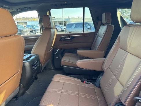 Used 2025 Chevrolet Tahoe High Country image 14