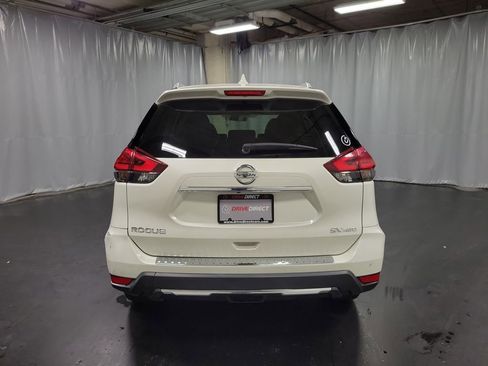 Used 2017 Nissan Rogue SV image 8