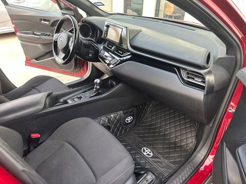 Used 2018 Toyota C-HR XLE FWD image 10