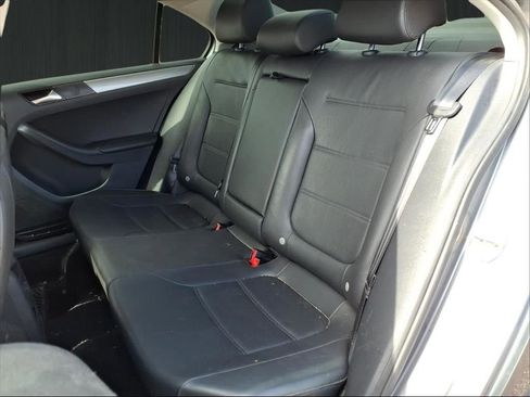 Used 2017 Volkswagen Jetta SE image 16