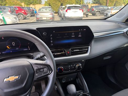 Used 2025 Chevrolet TrailBlazer LT FWD image 17