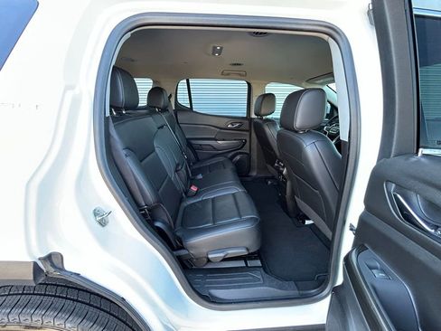 Used 2023 GMC Acadia SLT image 49
