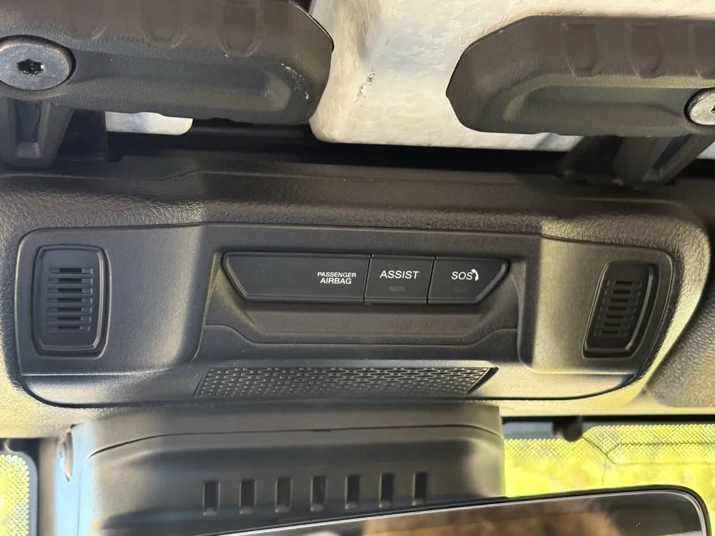 Used 2024 Jeep Gladiator Rubicon AWD/4WD image 34