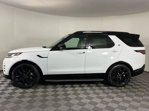 New 2026 Land Rover Discovery Dynamic SE image 3