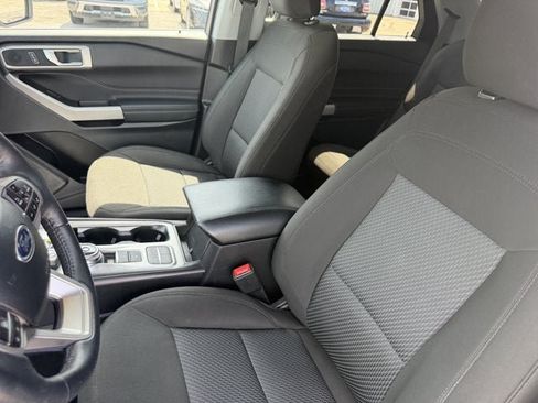 Used 2024 Ford Explorer XLT RWD image 17
