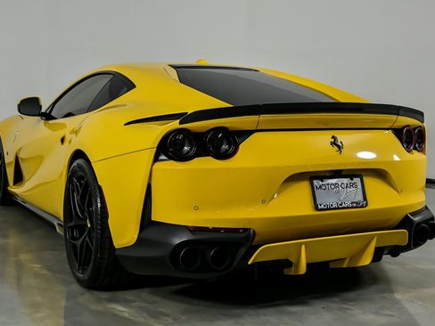 Used 2019 Ferrari 812 Superfast RWD image 10