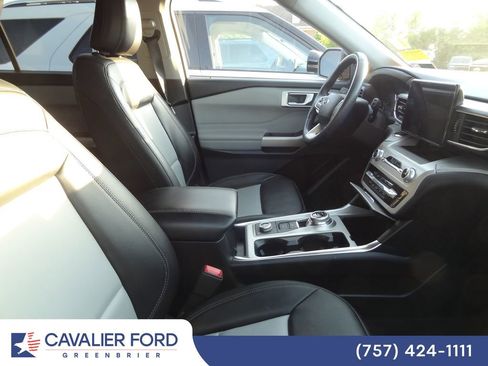 Used 2023 Ford Explorer XLT w/ Equipment Group 202A AWD/4WD image 8