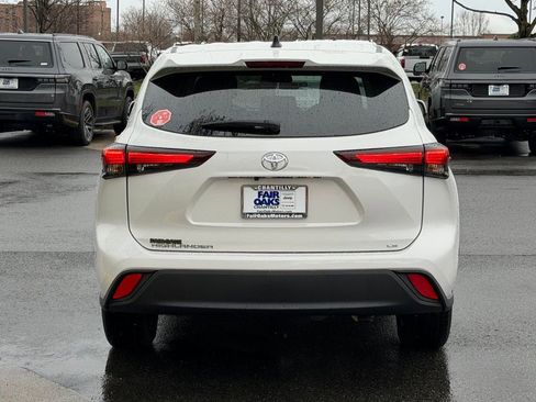 Used 2024 Toyota Highlander LE image 8